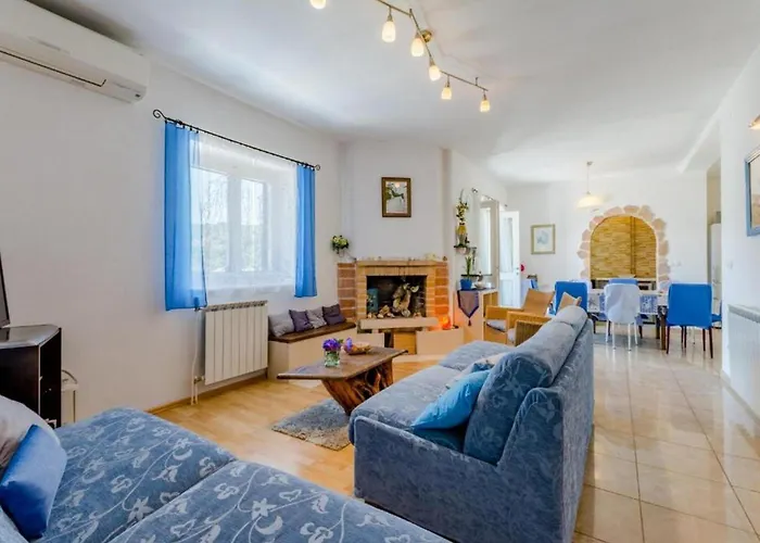 Σπίτι διακοπών Comfortable With Terrace Postira