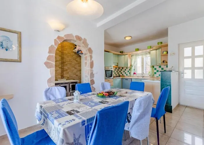 Σπίτι διακοπών Comfortable With Terrace Postira