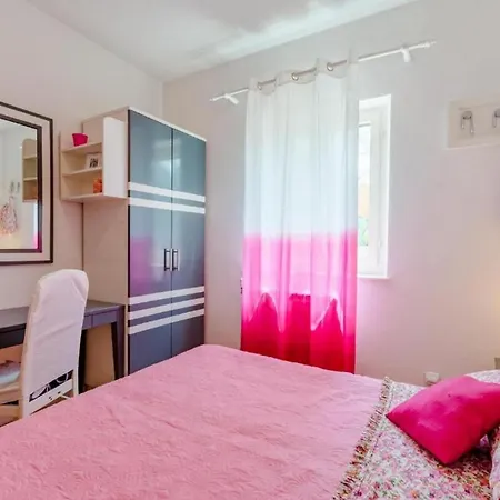 Vikendica Comfortable With Terrace *