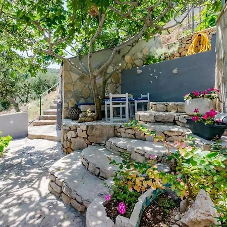 Vikendica Comfortable With Terrace