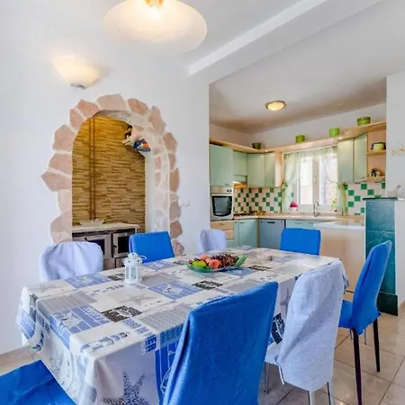 Ferienhaus Comfortable With Terrace Postira